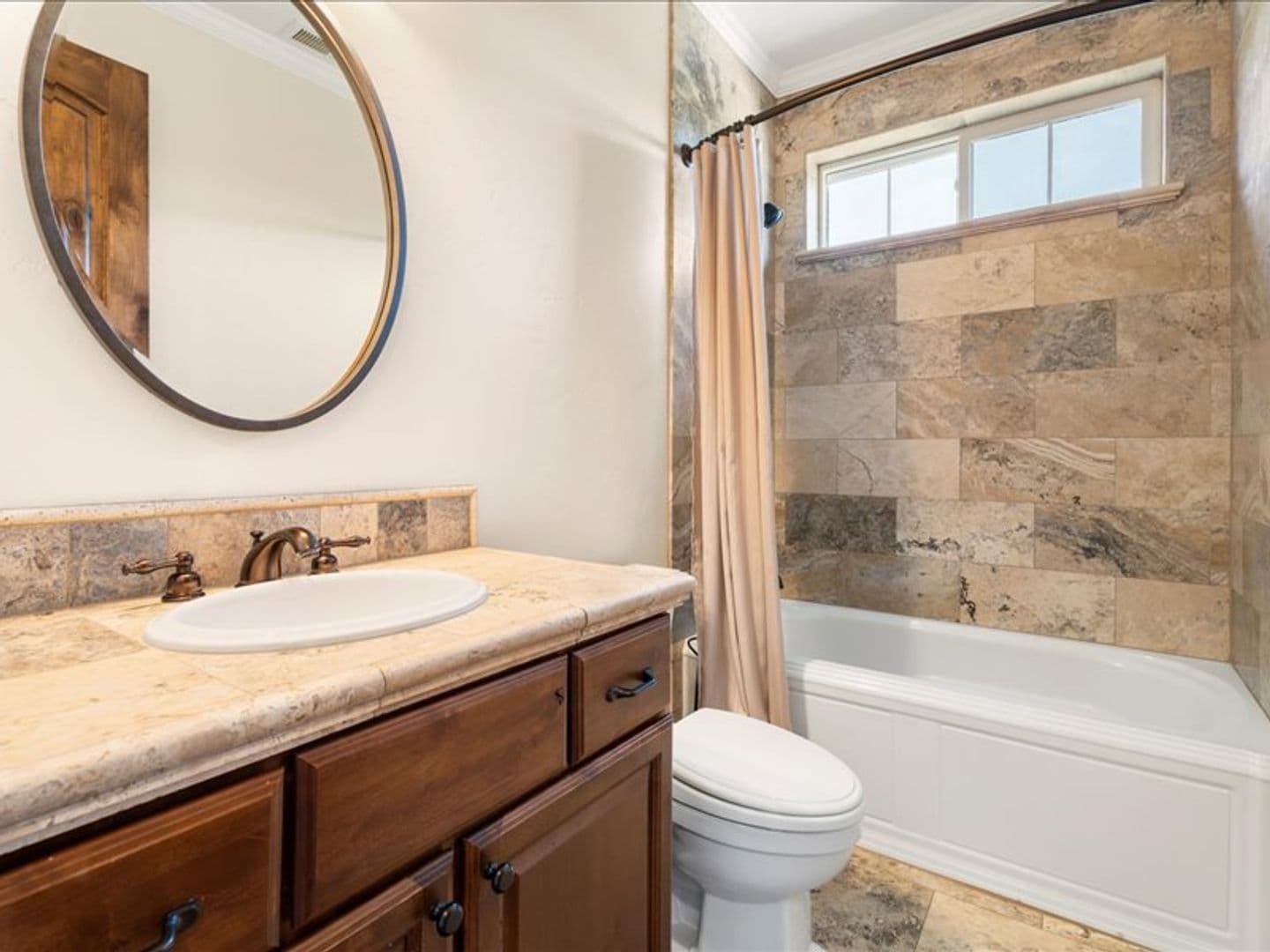 Bend House: 64420 Bailey Rd
