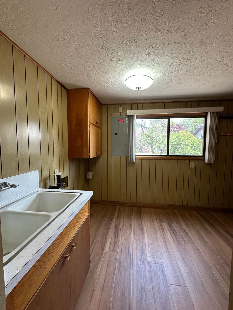 Bend House: 61456 SE Brosterhous Rd.