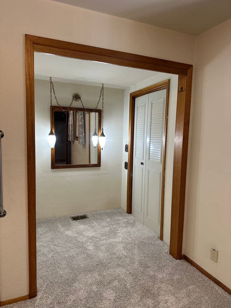 Bend House: 61456 SE Brosterhous Rd.