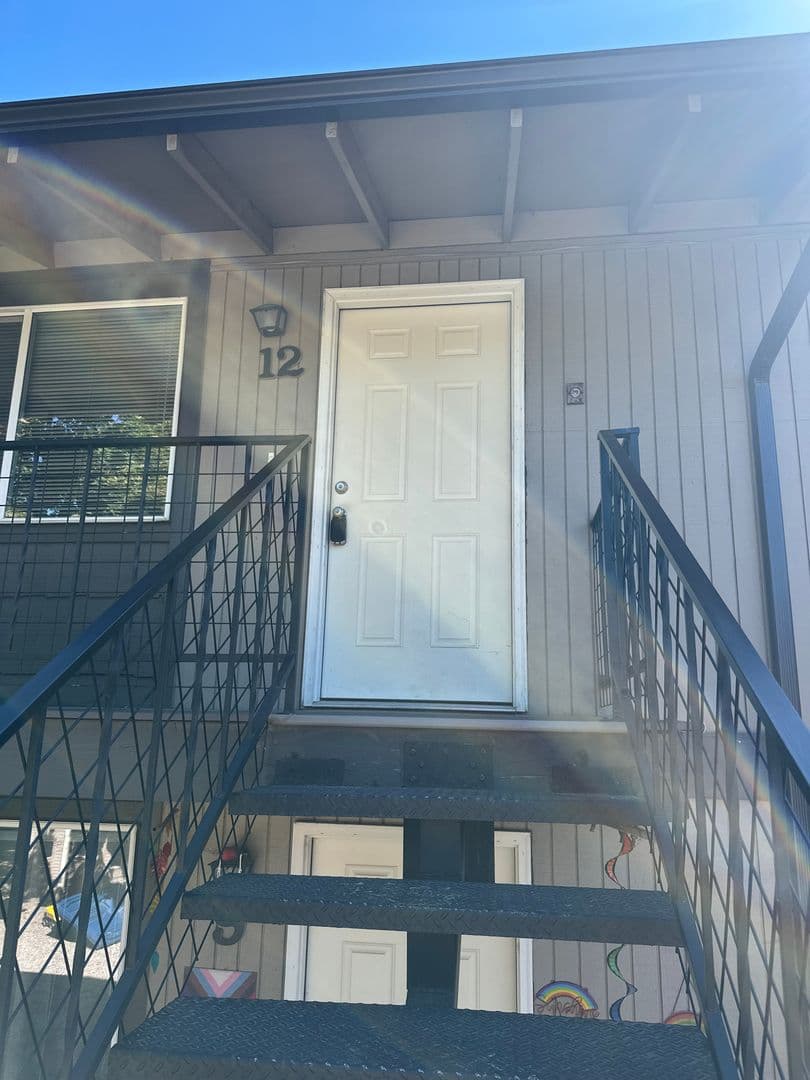 Prineville Apartment: 131 NW Deer St.