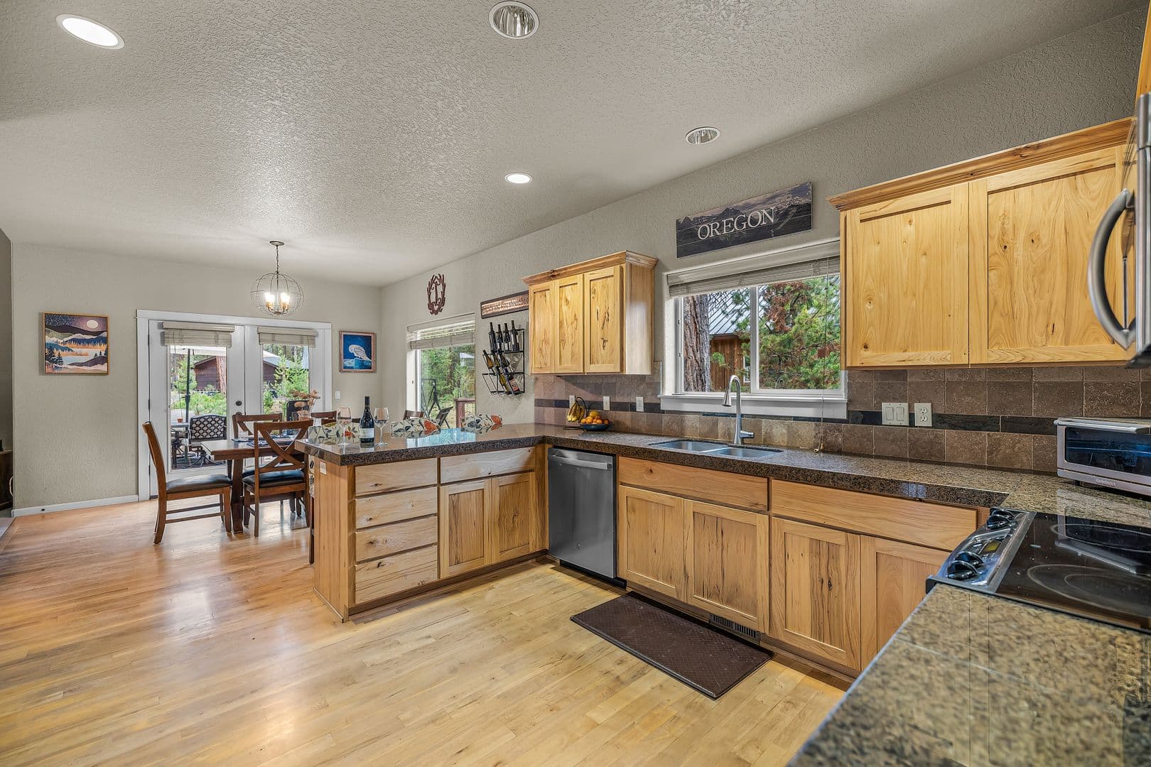 La Pine House: 53591 Brookie Way