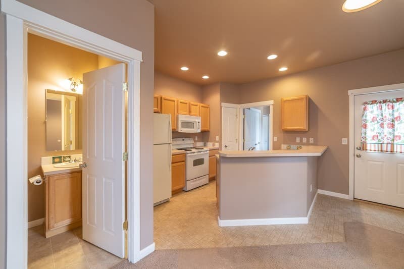 Redmond Apartment: 1127 NW 17th St.