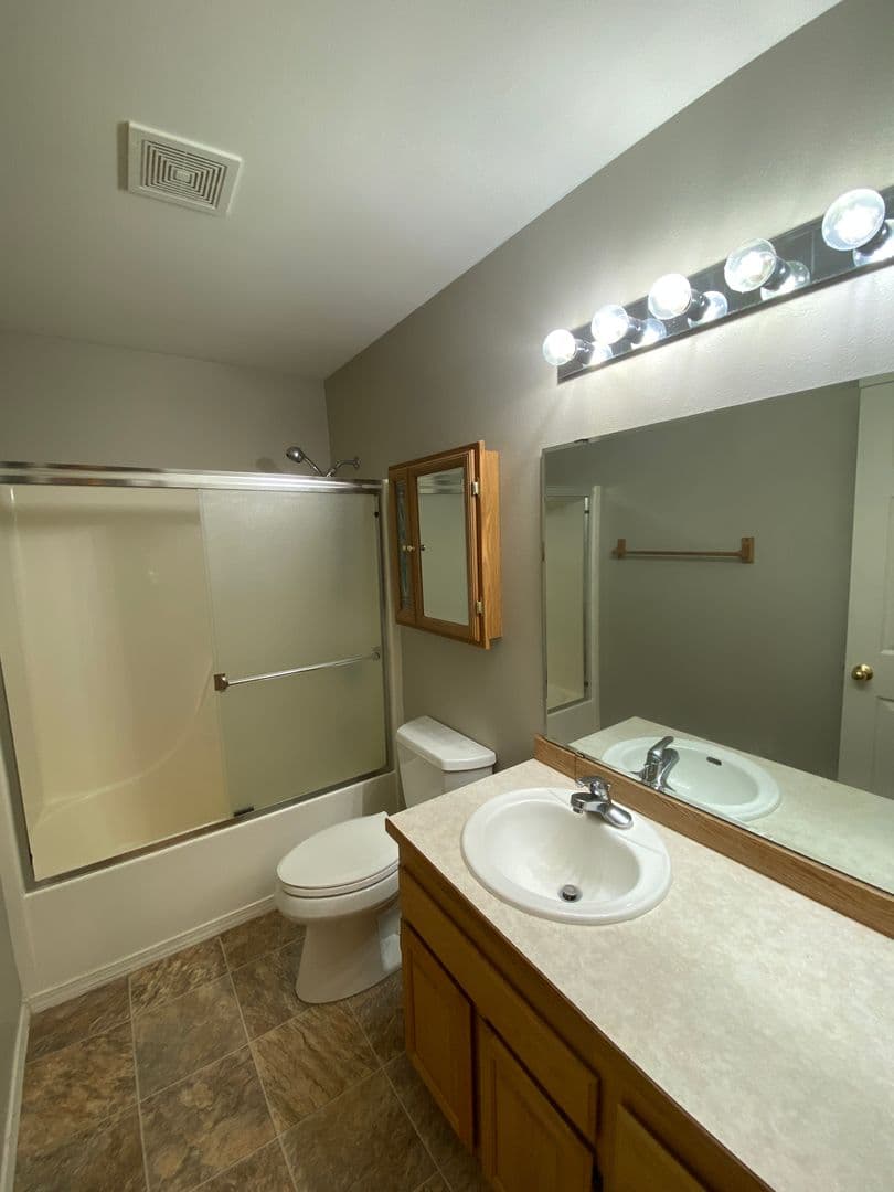 Bend Apartment: 1145 NW Knoxville