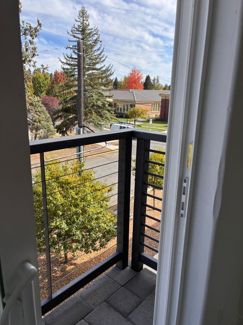 Bend Apartment: 1419 NW 8th St.