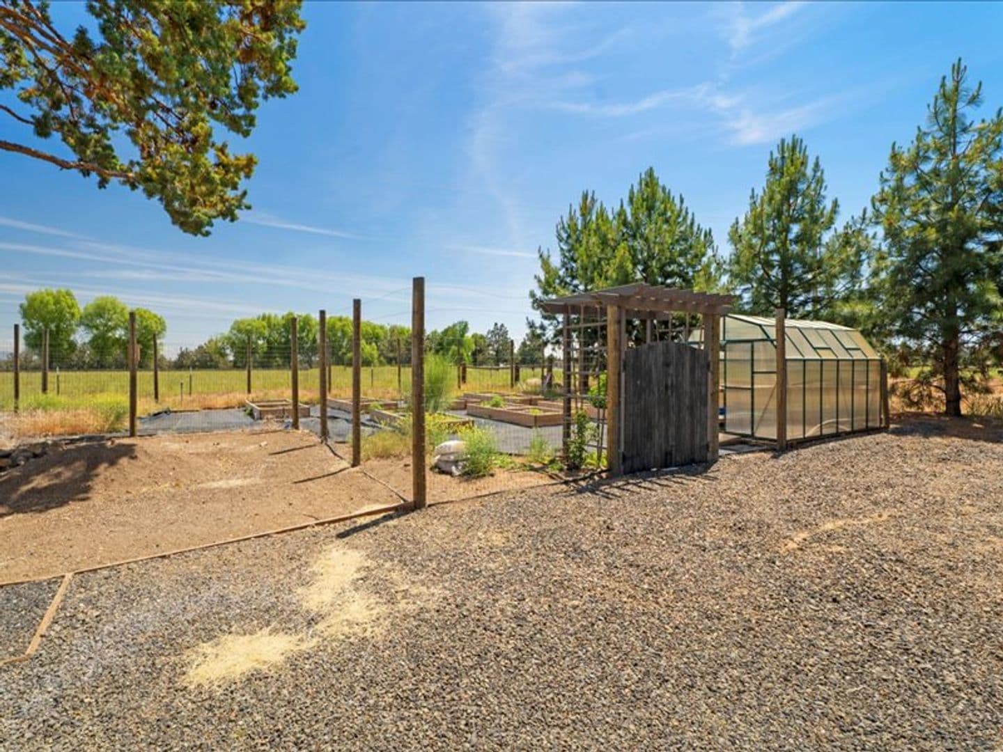 Bend House: 64420 Bailey Rd