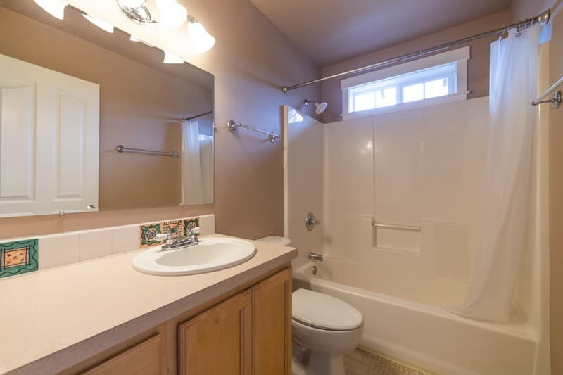 Redmond Apartment: 1127 NW 17th St.