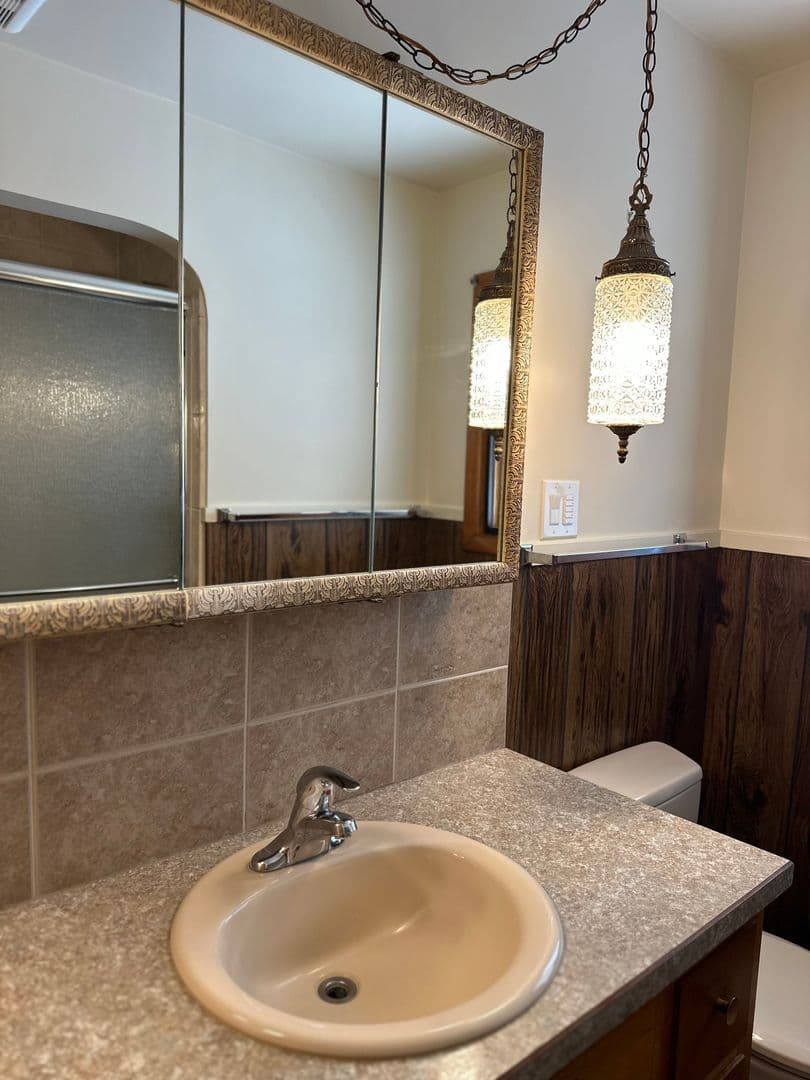 Bend House: 61456 SE Brosterhous Rd.