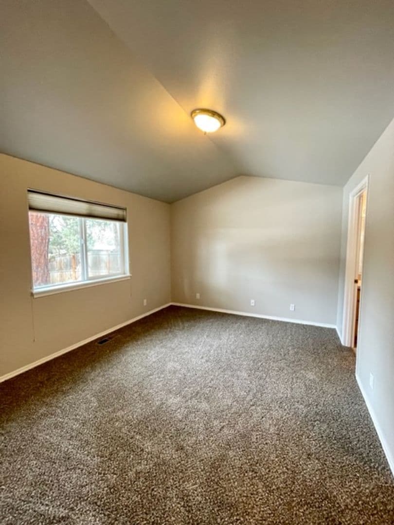 Bend House: 1157 SW Silver Lake Blvd