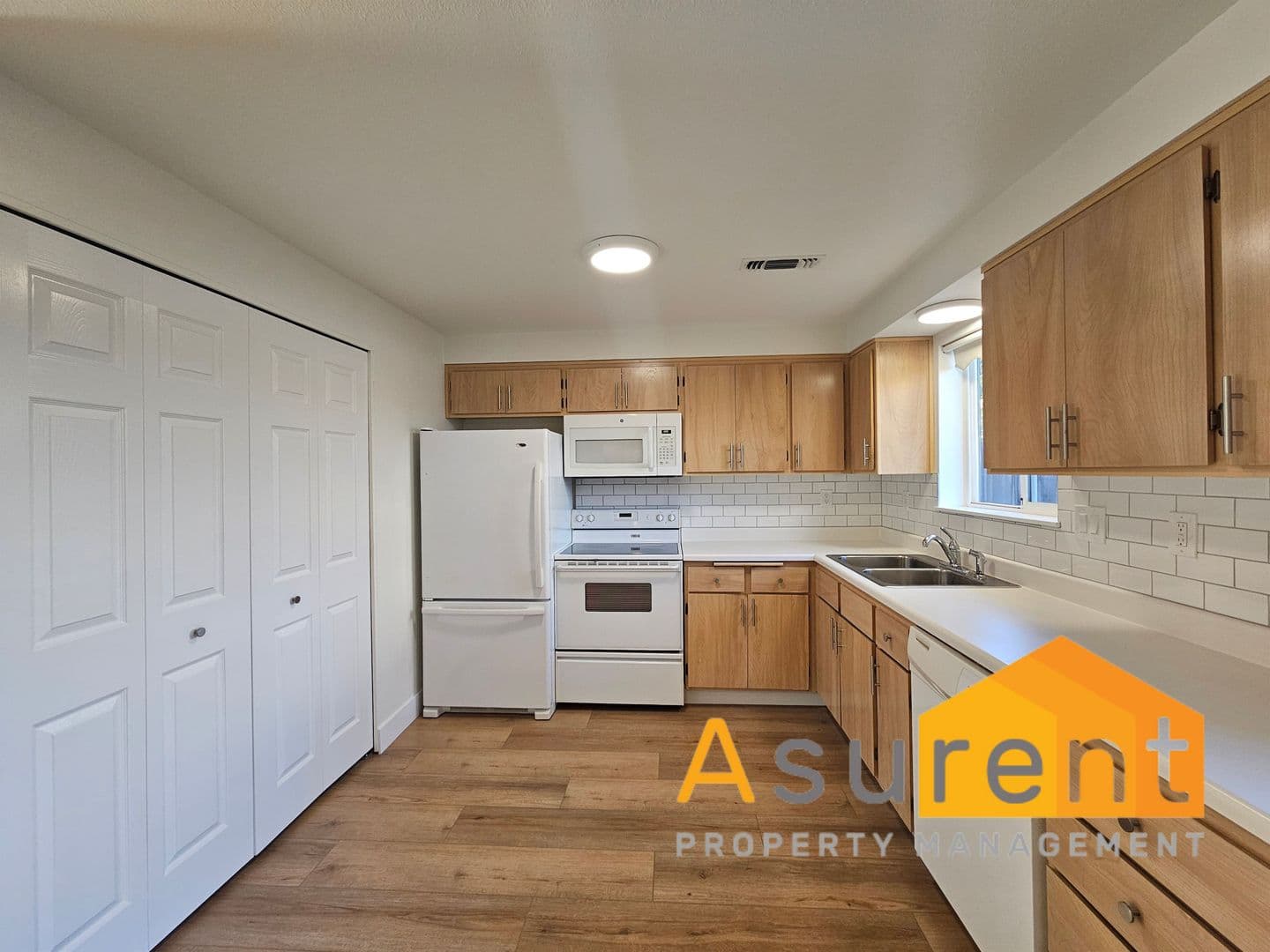 Medford Townhome: 1800 Crater Lake