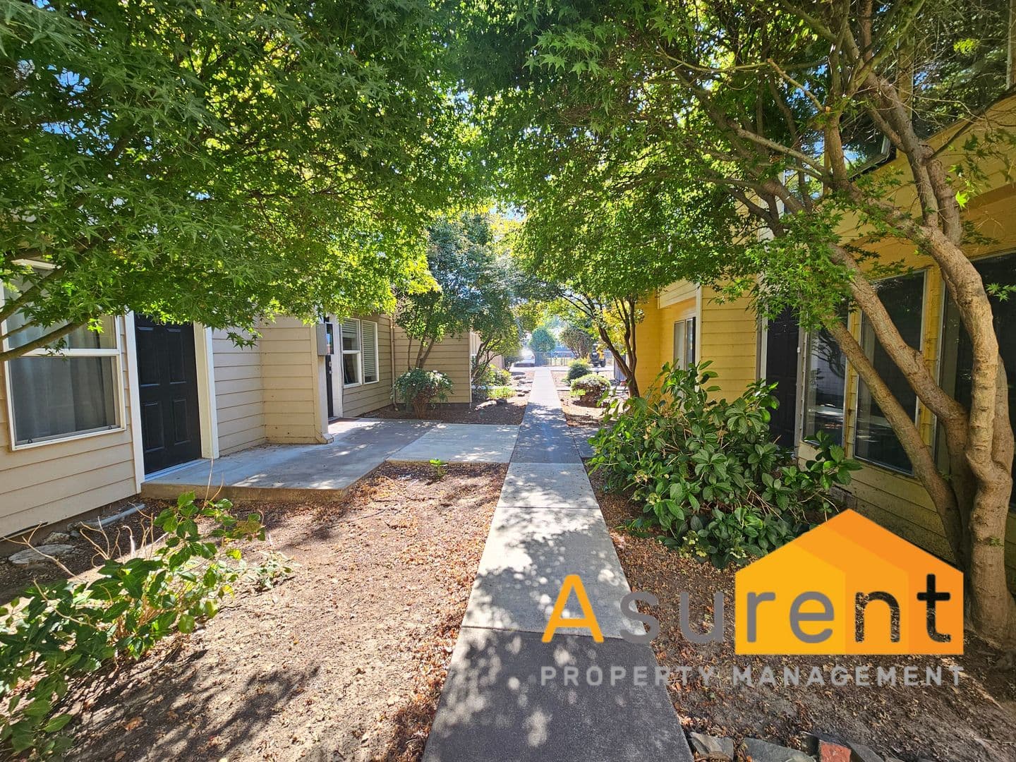 Medford Townhome: 1800 Crater Lake