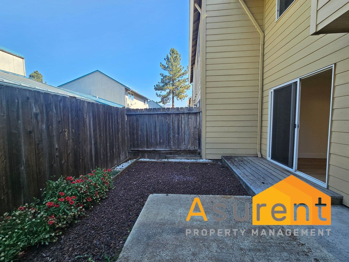 Medford Townhome: 1800 Crater Lake