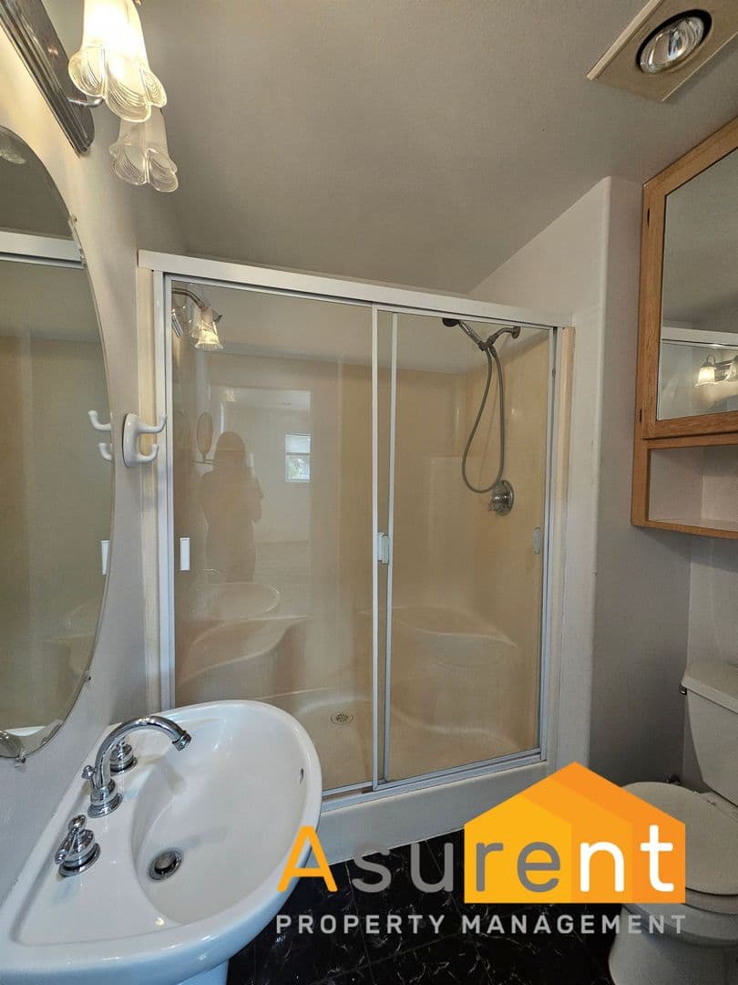 Medford Apartment: 924-926 Mt Pitt Ave.