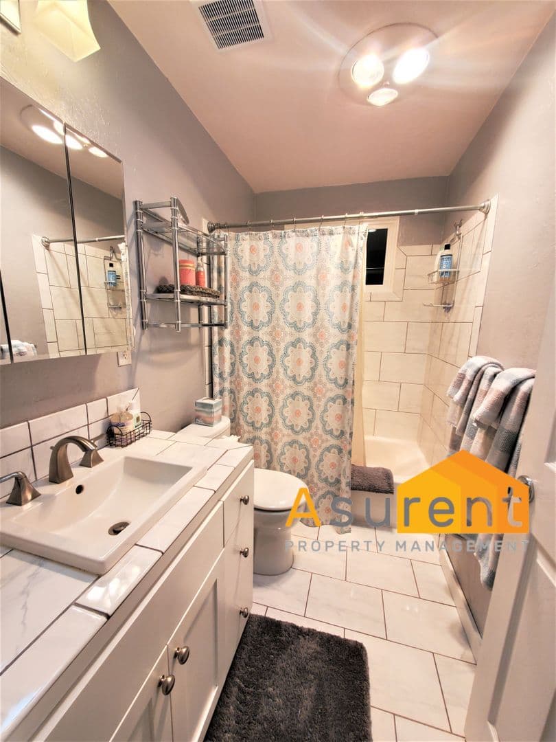 Medford Multiplex: 1638 Jasmine Ave. - House