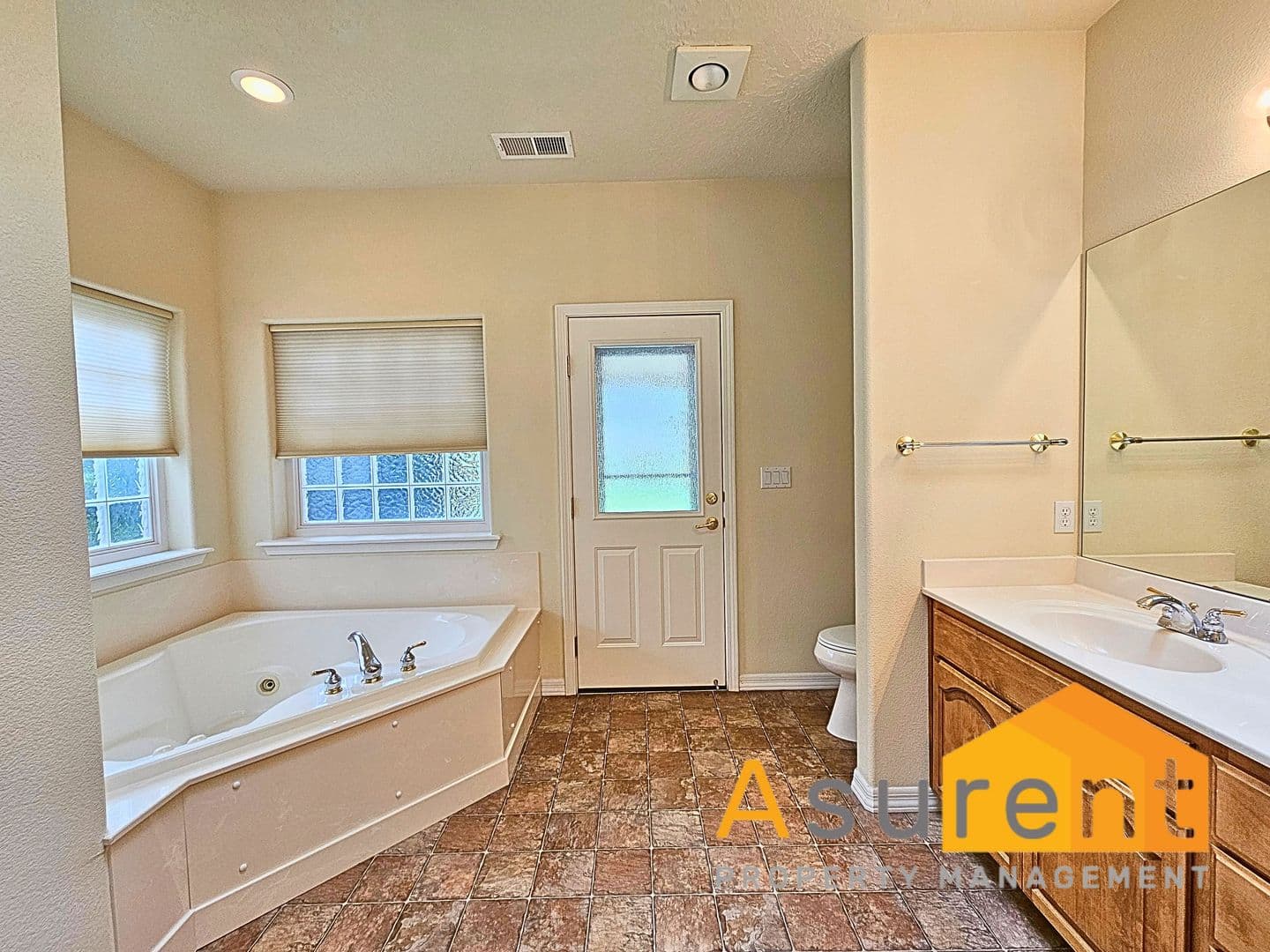 Eagle Point House: 233 Keystone Way