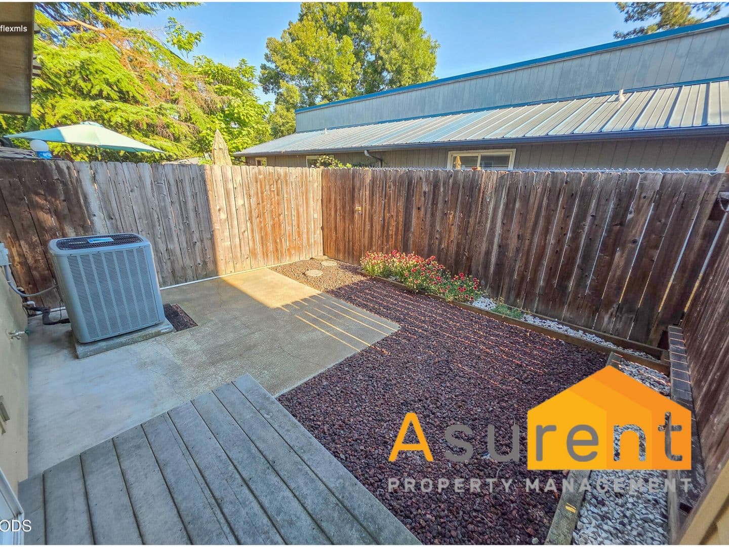 Medford Townhome: 1800 Crater Lake