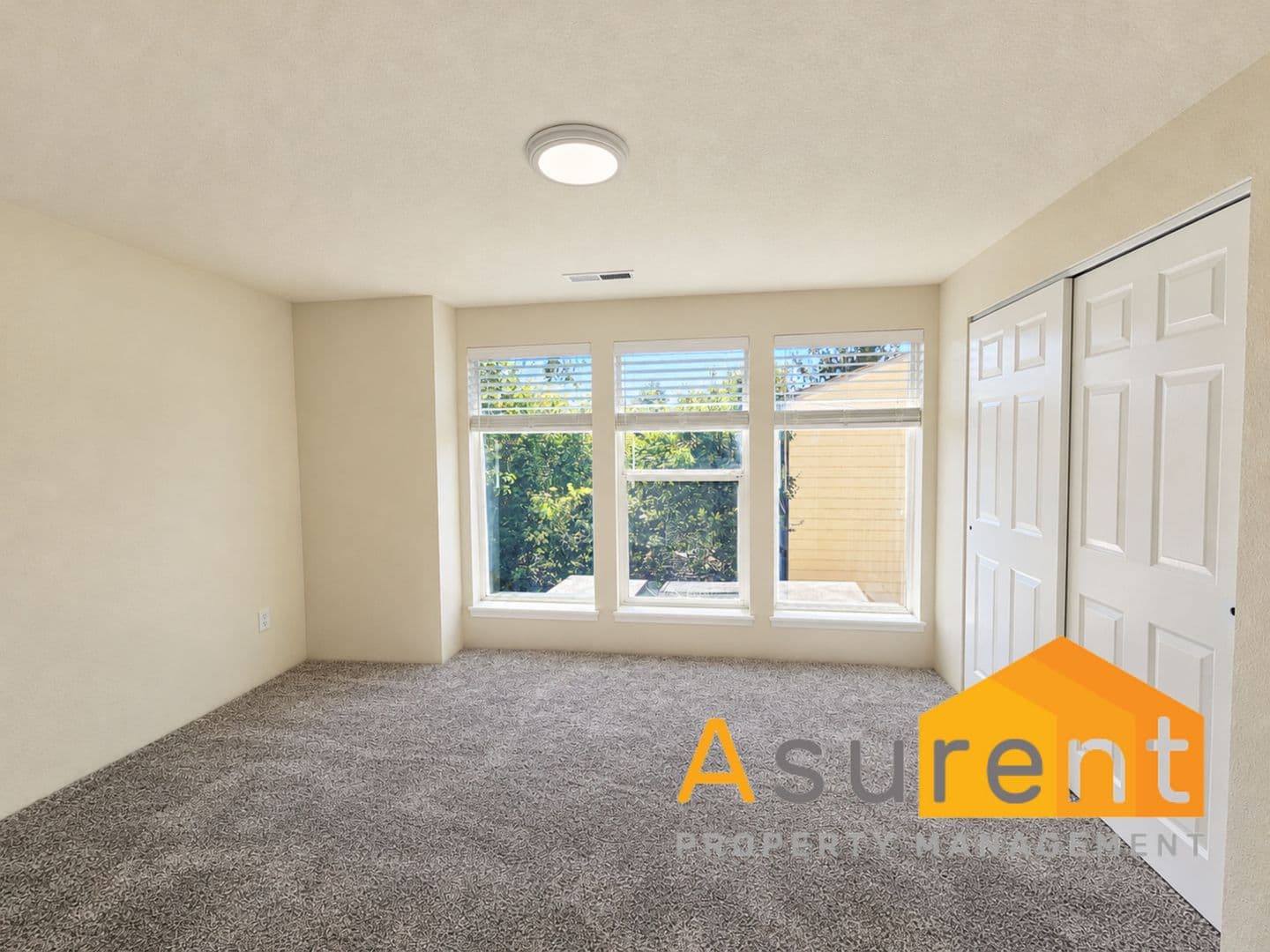 Medford Townhome: 1800 Crater Lake