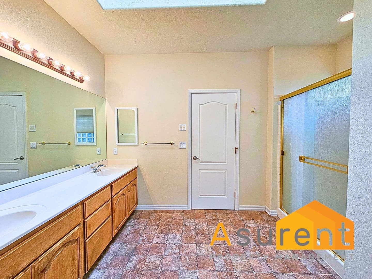 Eagle Point House: 233 Keystone Way