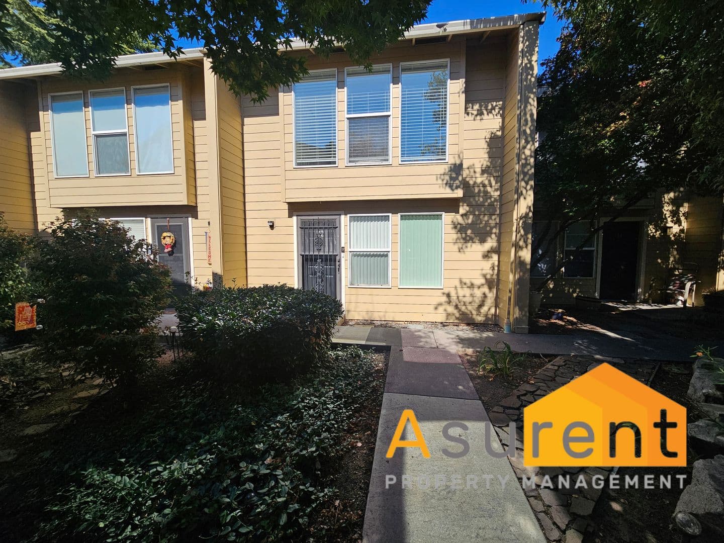 Medford Townhome: 1800 Crater Lake