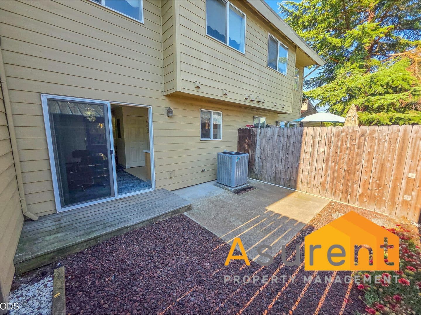 Medford Townhome: 1800 Crater Lake
