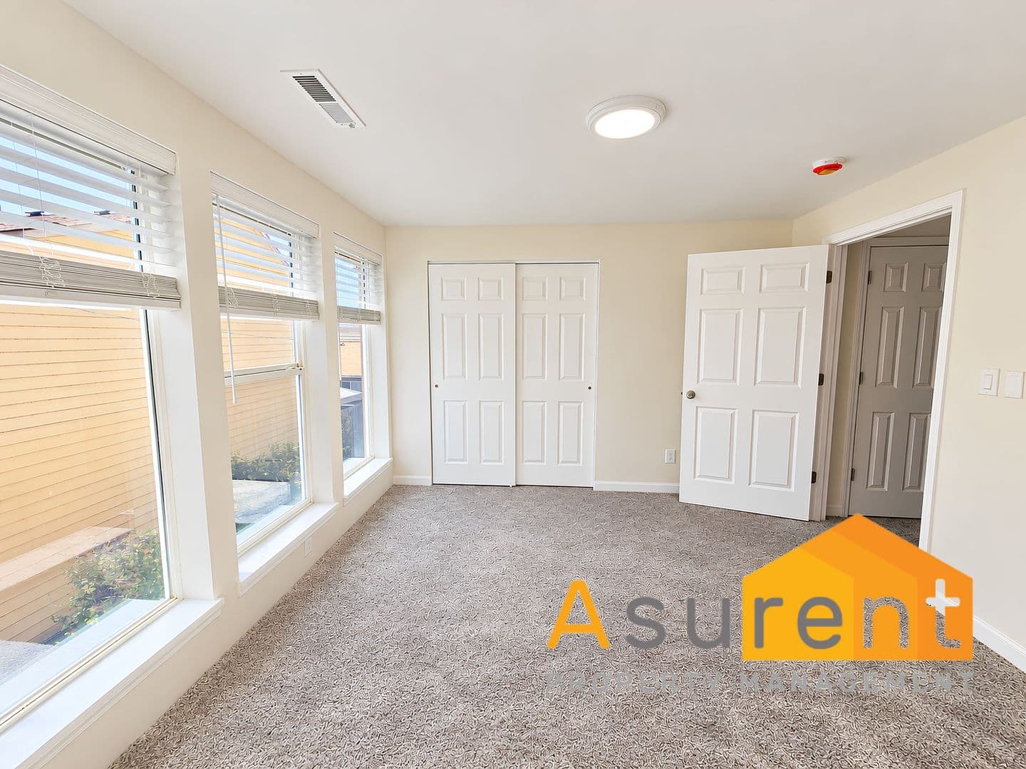 Medford Townhome: 1800 Crater Lake