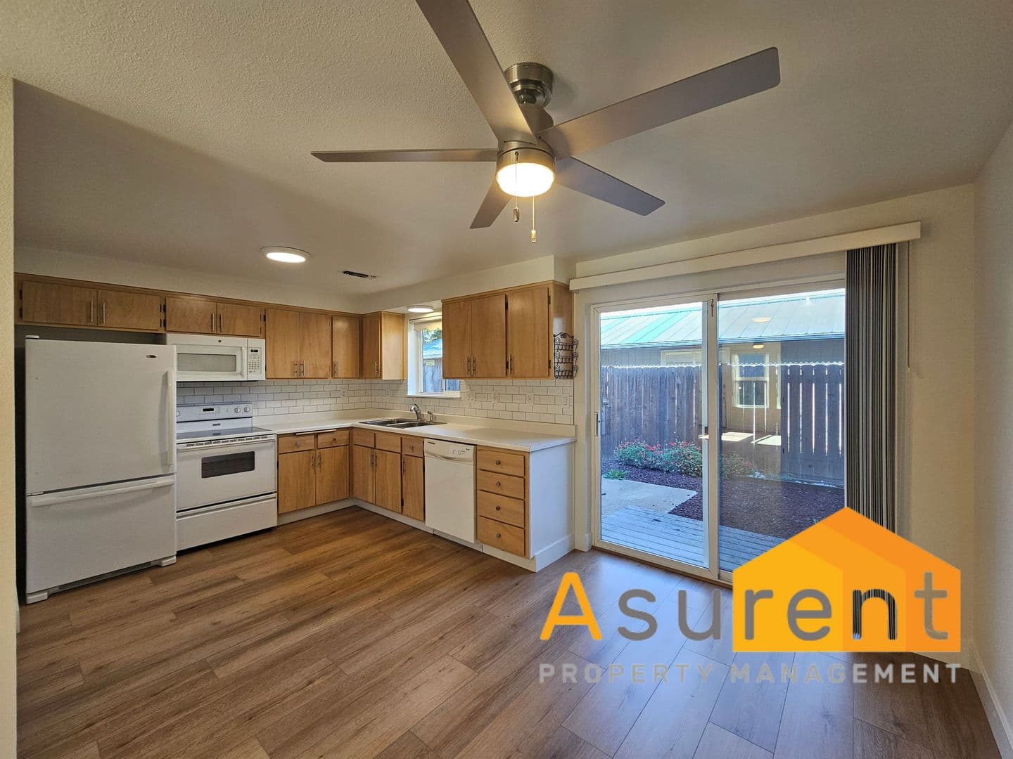 Medford Townhome: 1800 Crater Lake