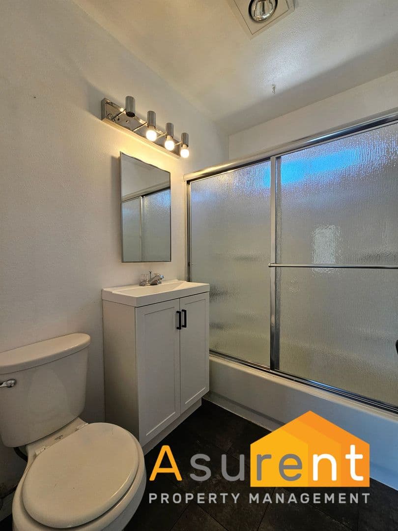 Medford Apartment: 924-926 Mt Pitt Ave.