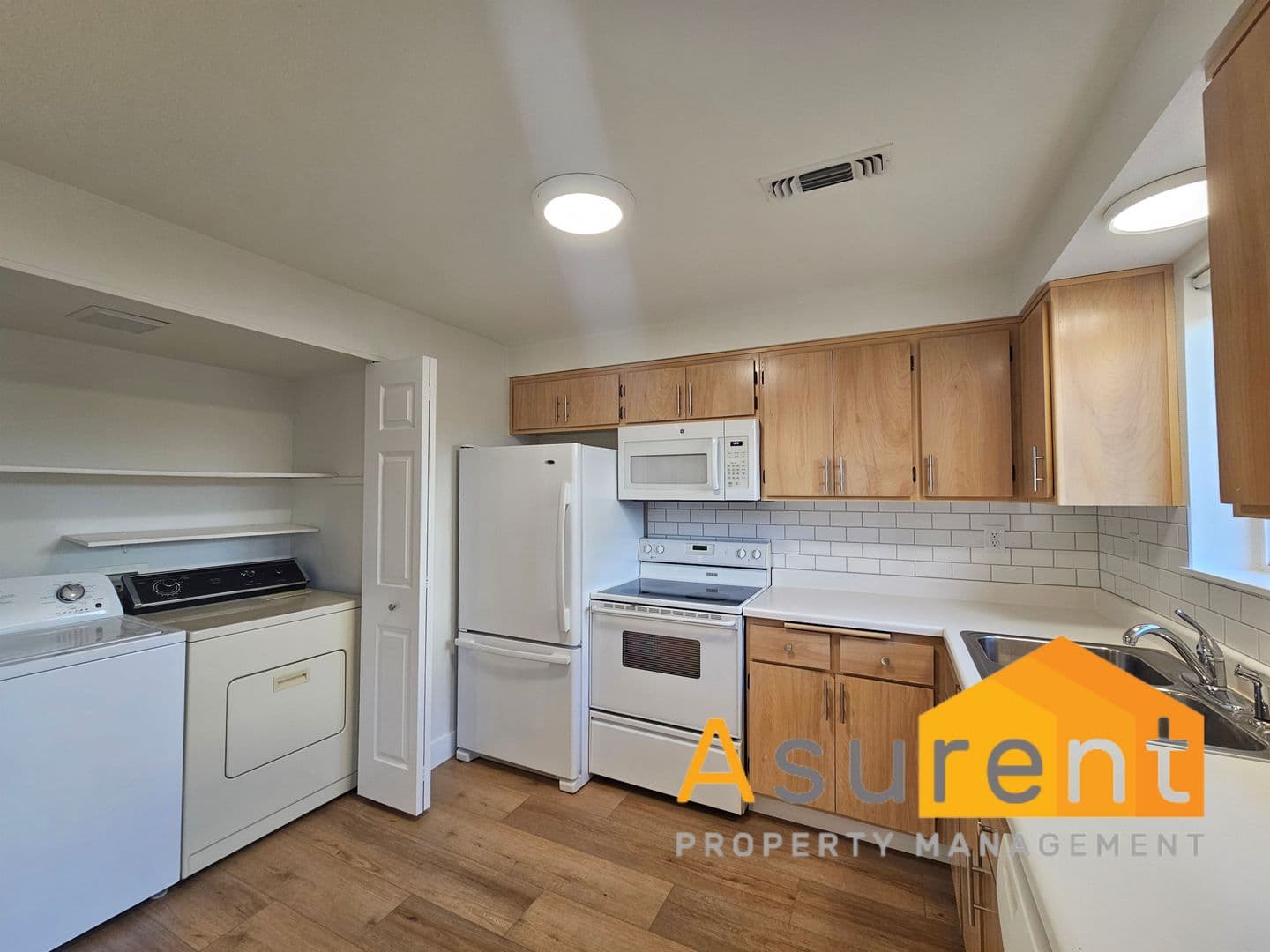 Medford Townhome: 1800 Crater Lake