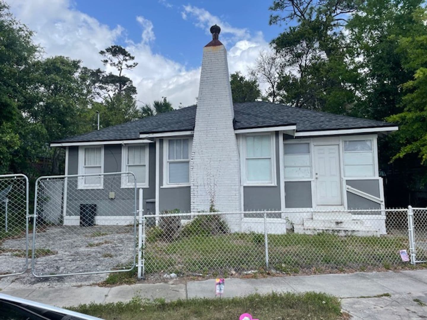 Jacksonville House: 319 W 49th St.