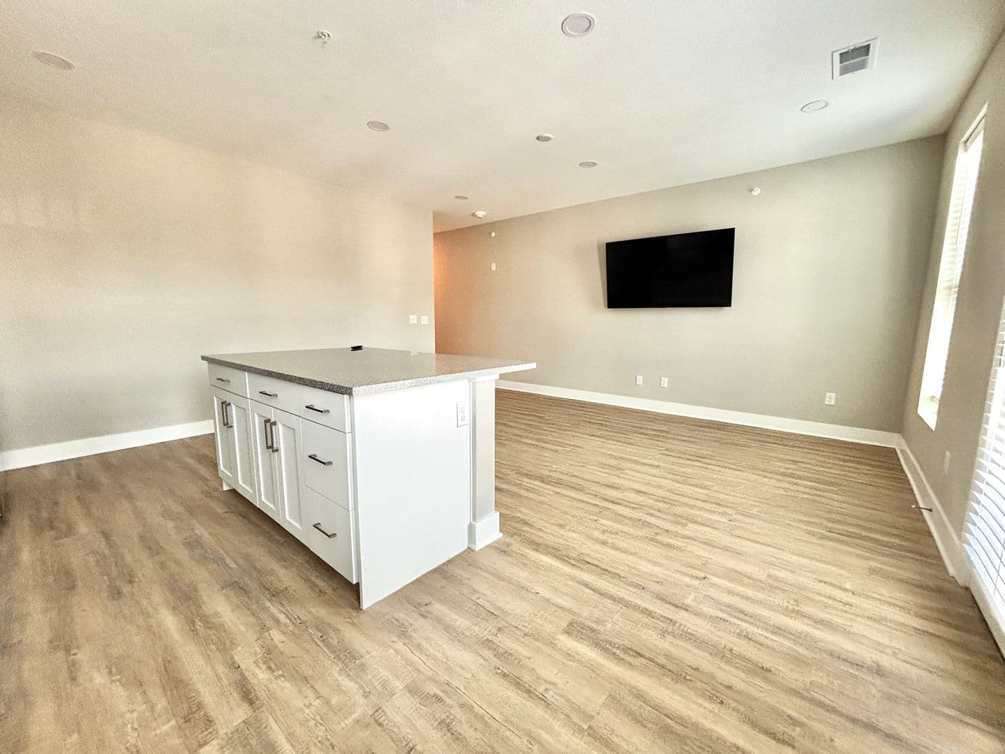 Mission Apartment: 5808 Nall Ave
