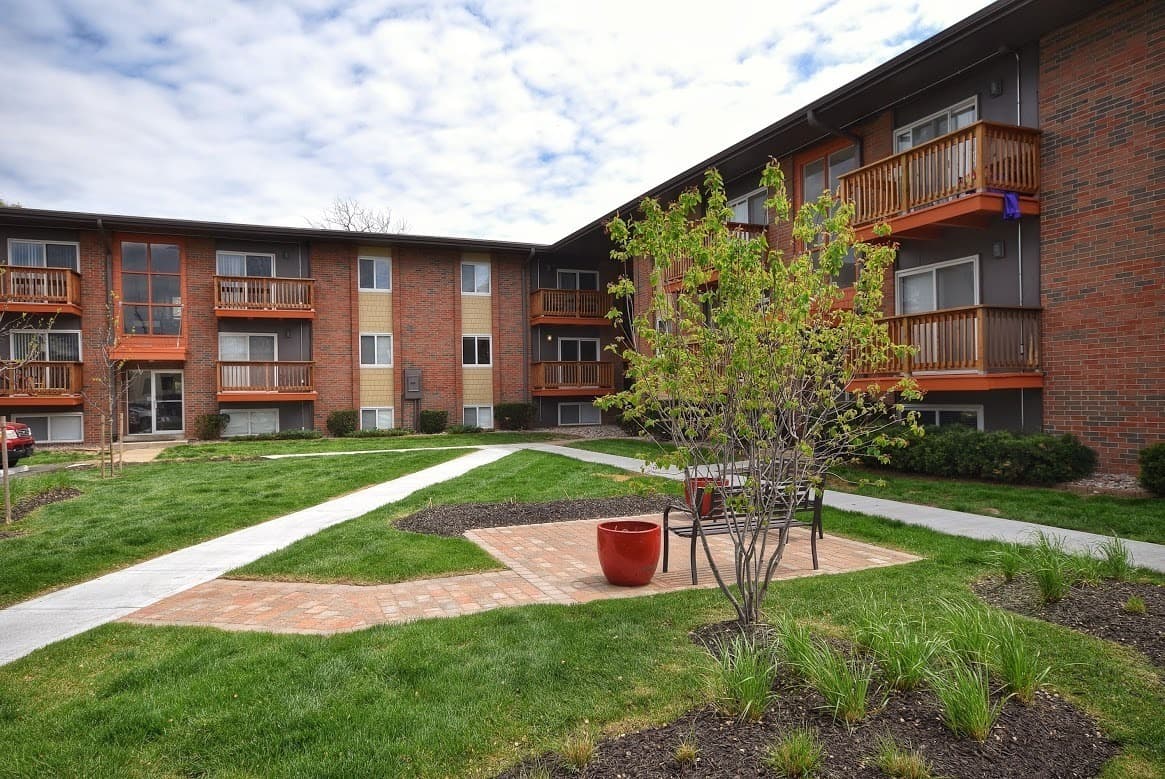 Merriam Apartment: 6216 Slater