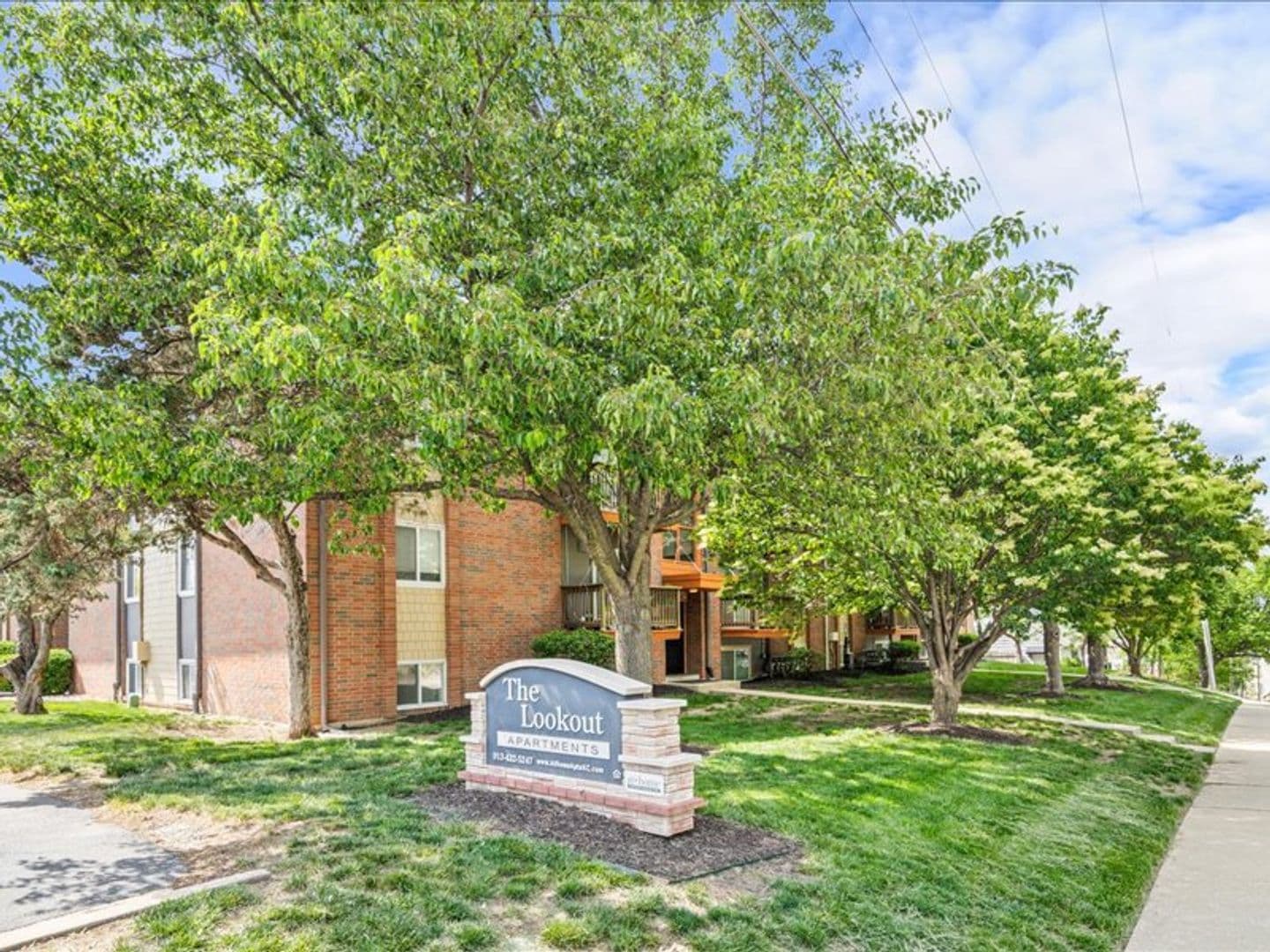 Merriam Apartment: 6216 Slater