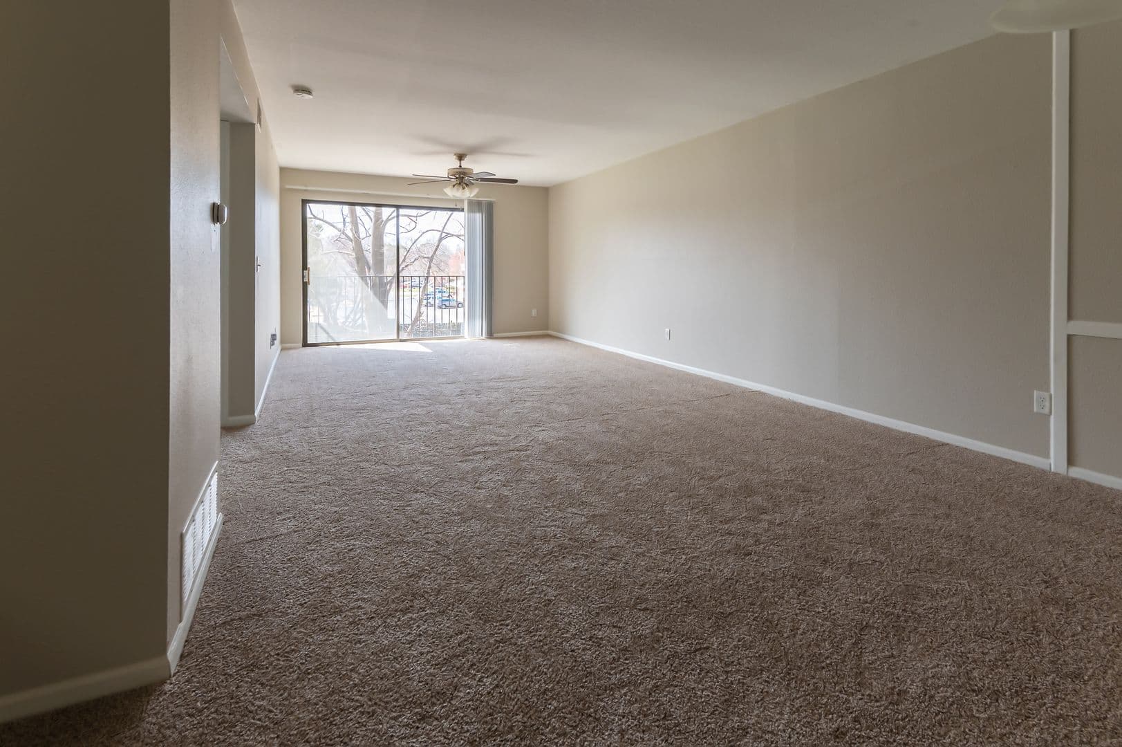 Overland Park Apartment: 7620 Shawnee Mission Pkwy