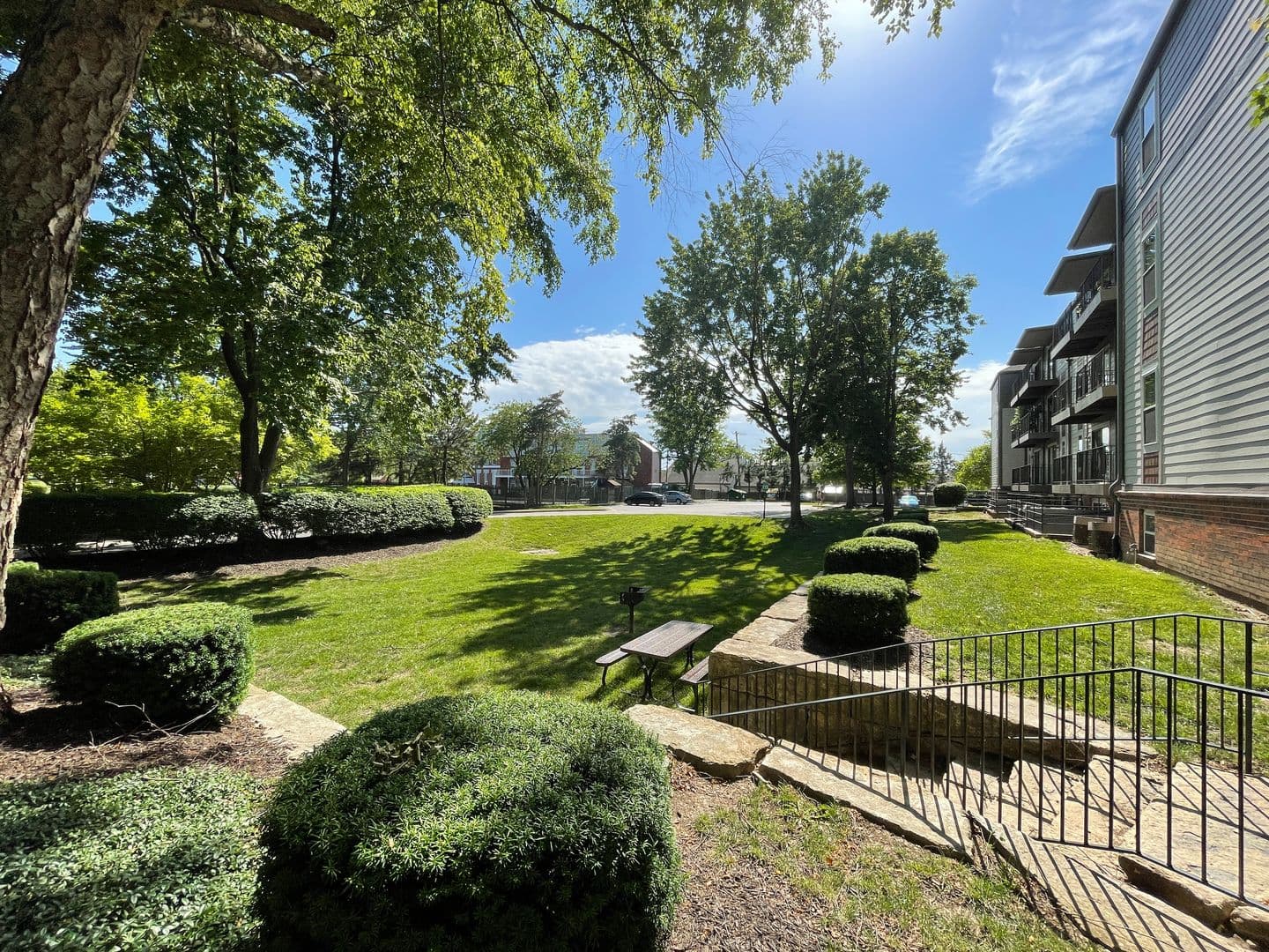 Overland Park Apartment: 7620 Shawnee Mission Pkwy