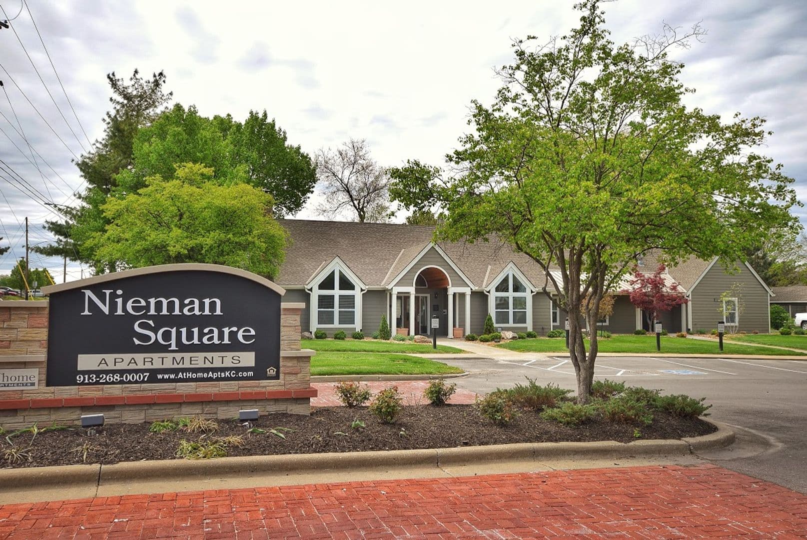 Shawnee Apartment: 11115 W 64th Terrace