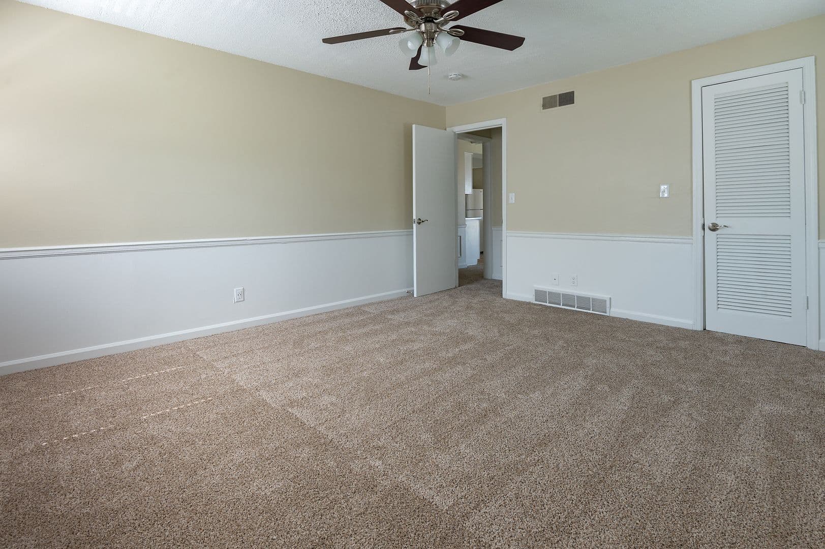 Mission Apartment: 5932 Outlook