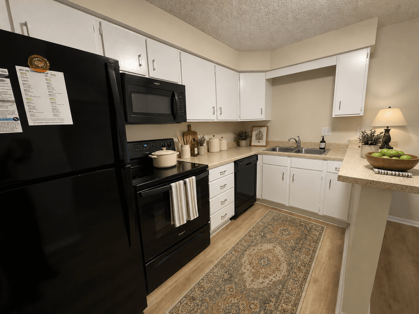 Overland Park Apartment: 7620 Shawnee Mission Pkwy