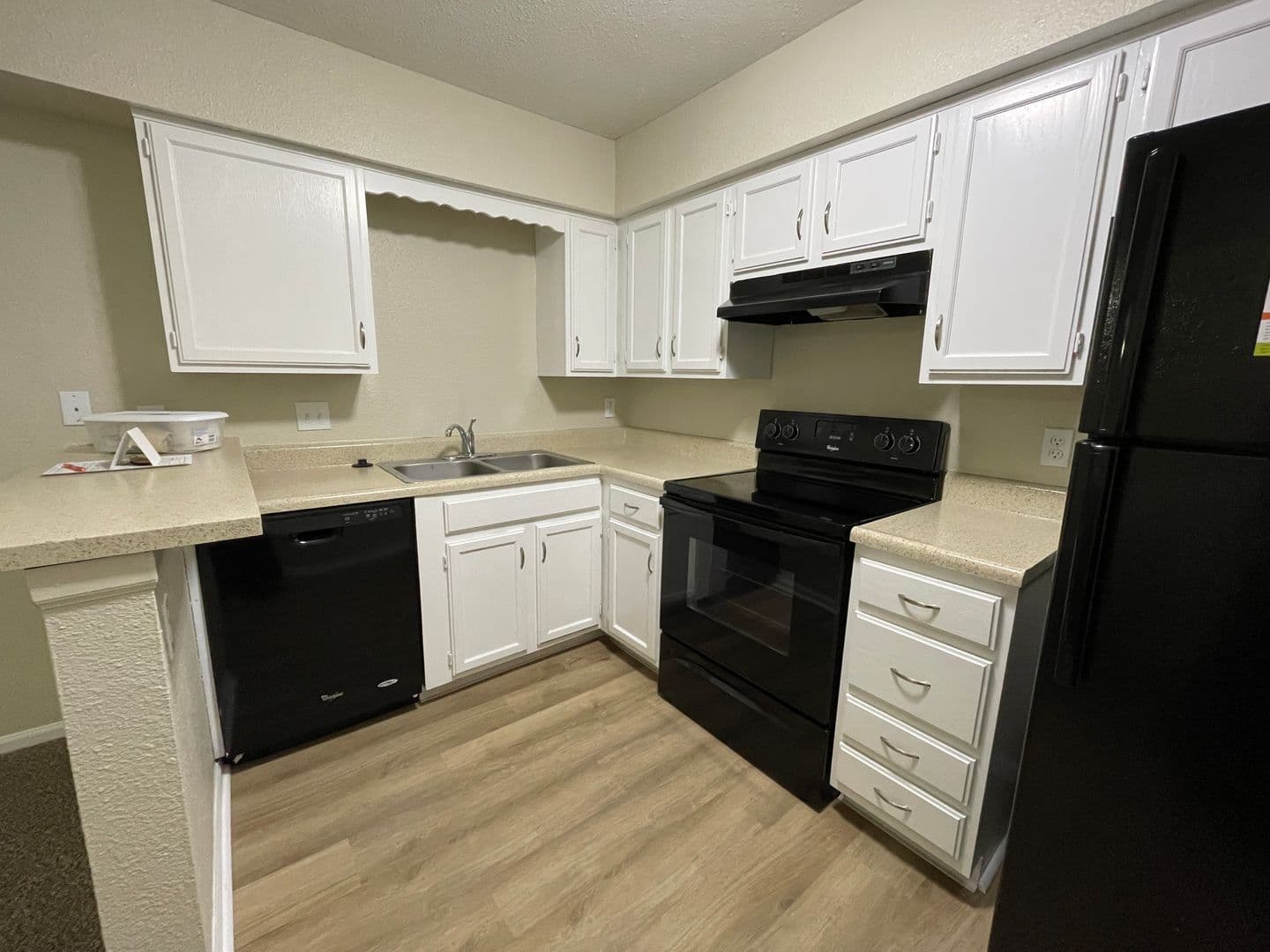 Overland Park Apartment: 7620 Shawnee Mission Pkwy