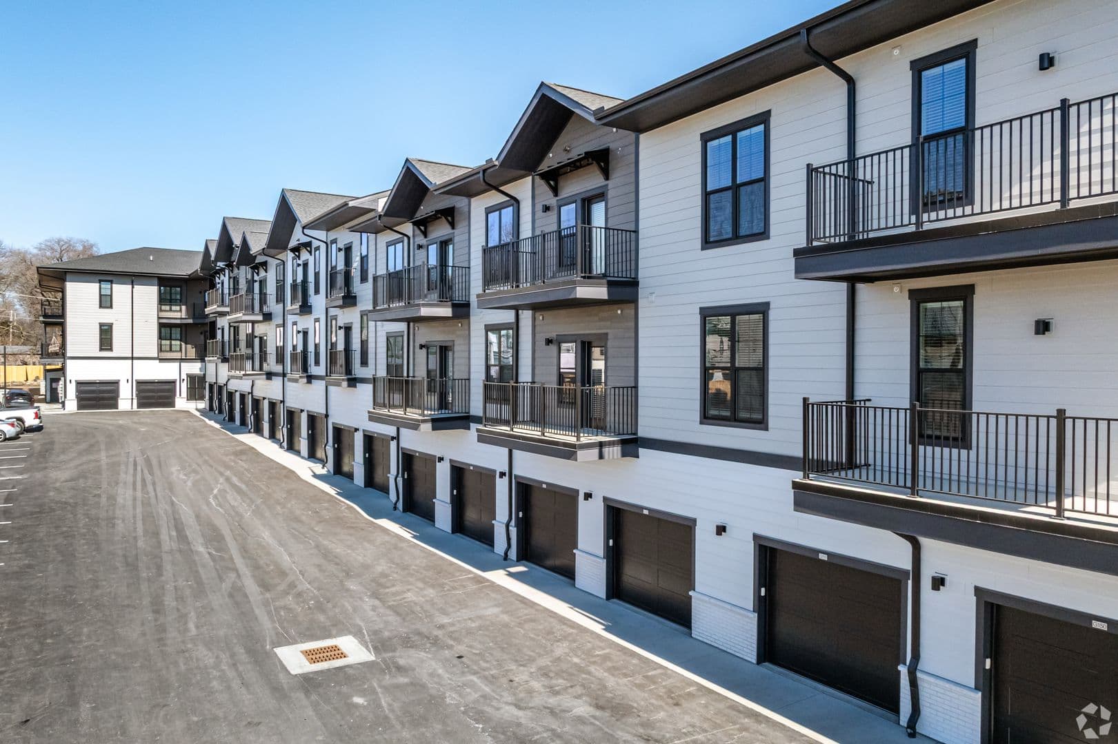 Mission Apartment: 5808 Nall Ave