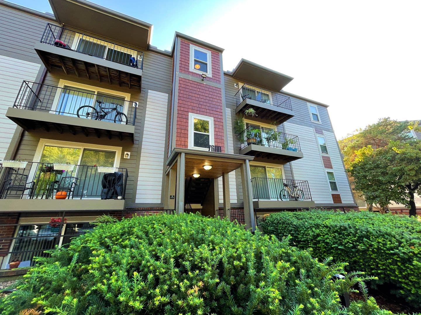 Overland Park Apartment: 7620 Shawnee Mission Pkwy