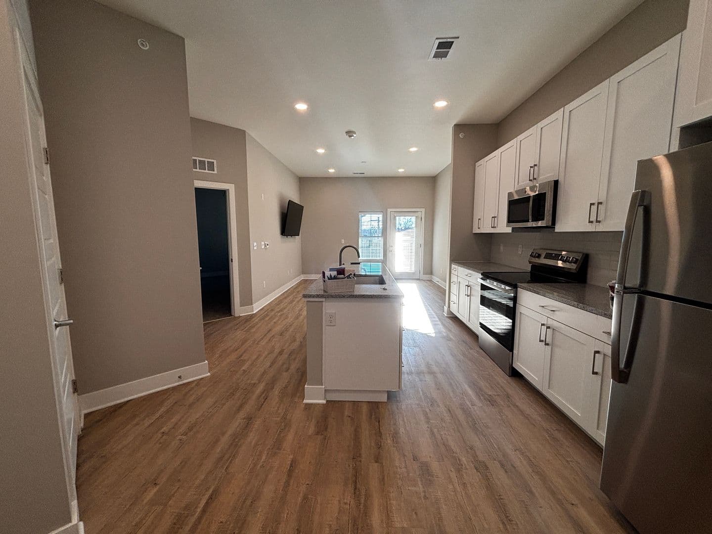 Mission Apartment: 5808 Nall Ave