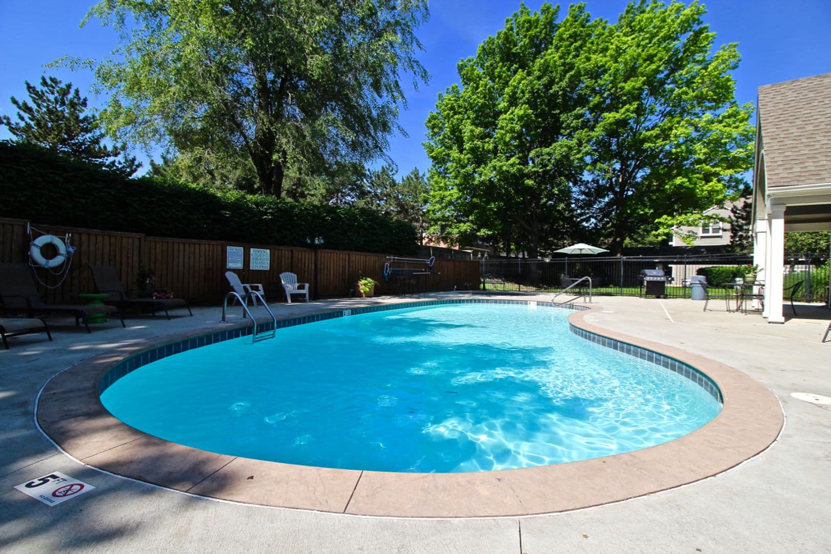 Shawnee Apartment: 11115 W 64th Terrace
