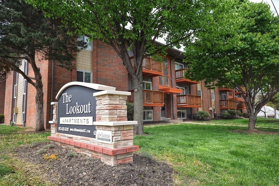 Merriam Apartment: 6216 Slater