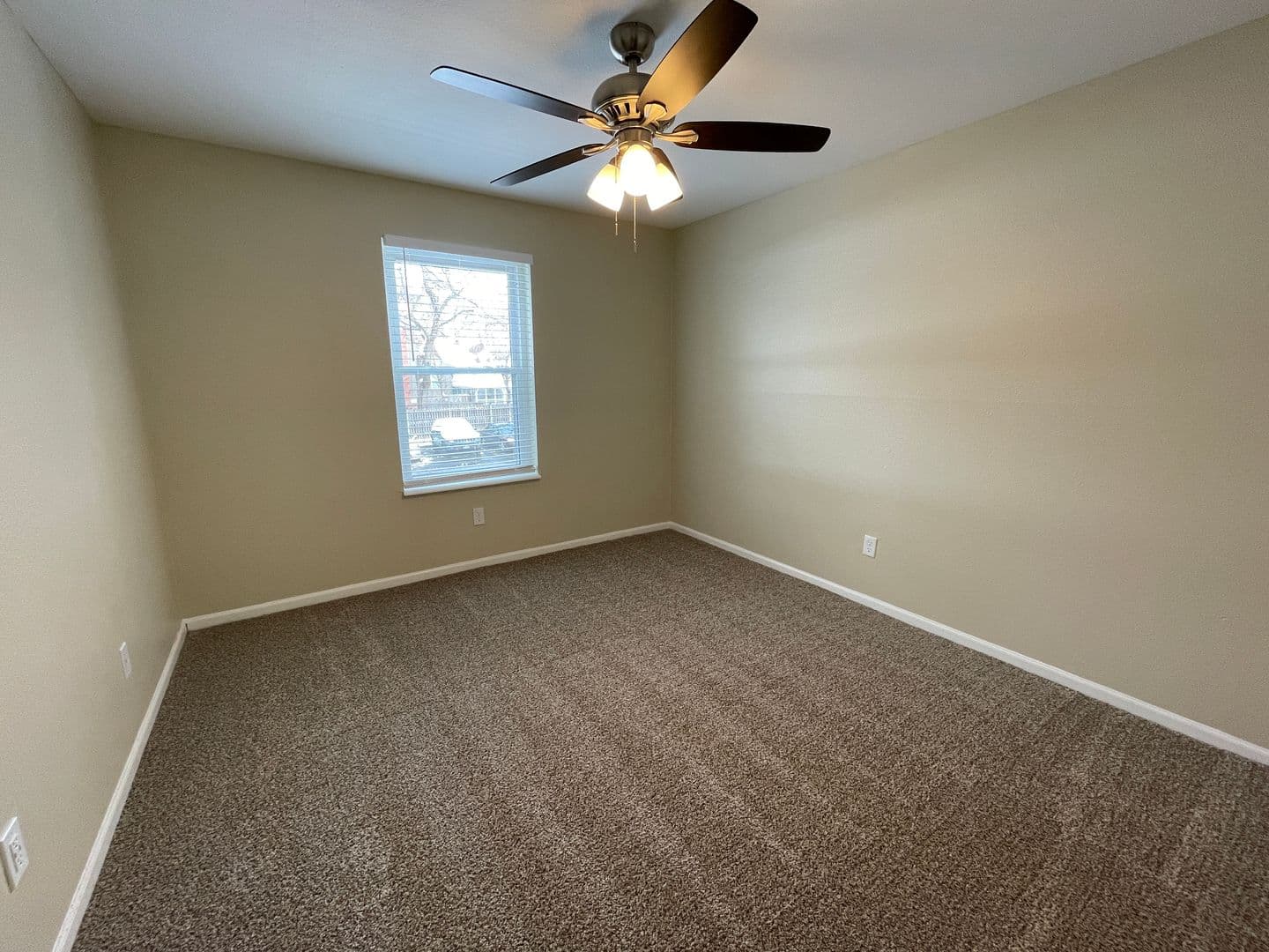 Overland Park Apartment: 7620 Shawnee Mission Pkwy