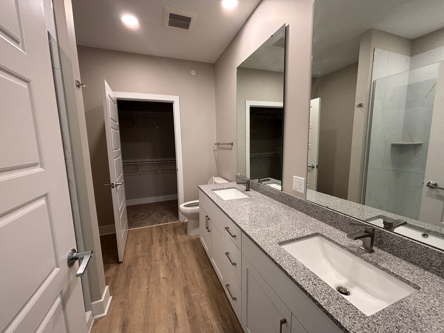 Mission Apartment: 5808 Nall Ave