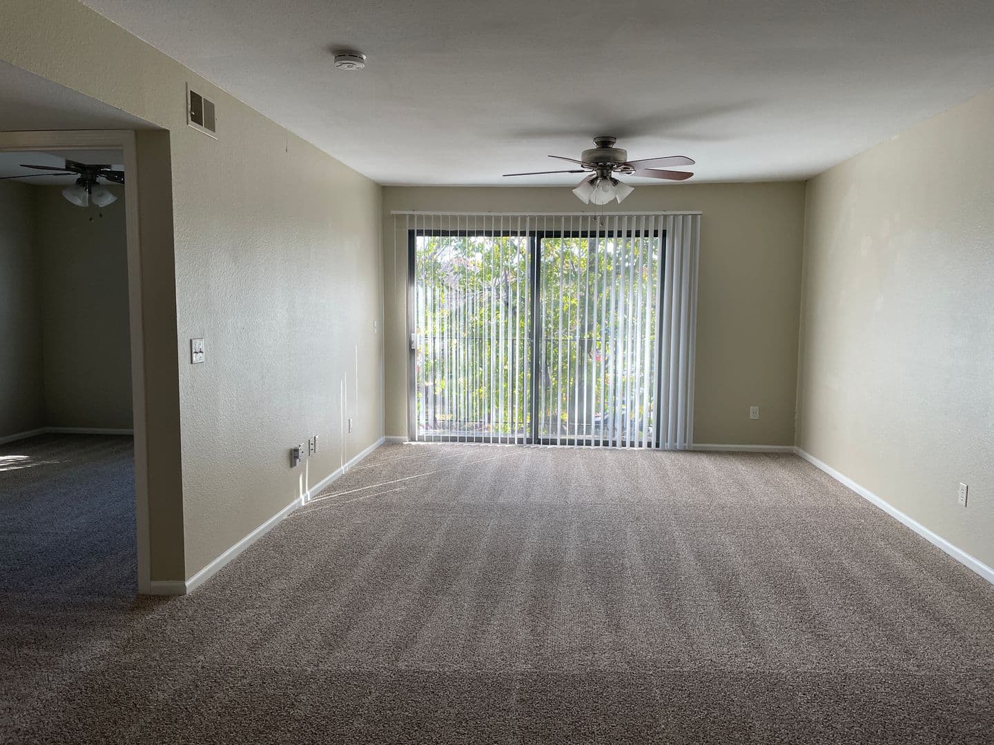 Overland Park Apartment: 7620 Shawnee Mission Pkwy