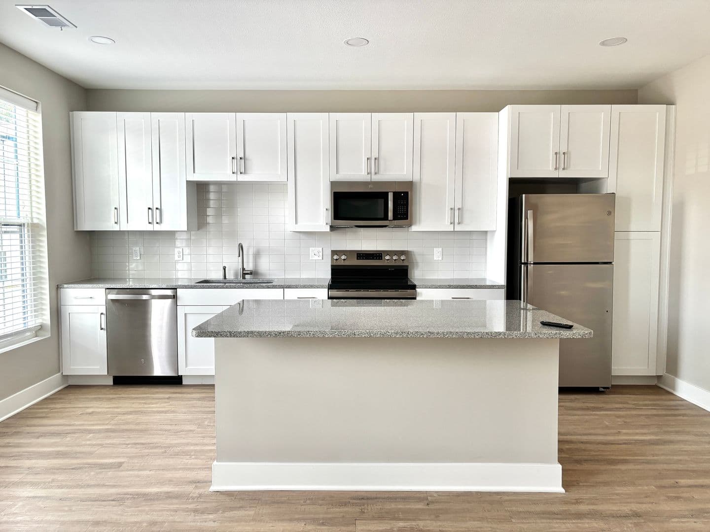 Mission Apartment: 5808 Nall Ave