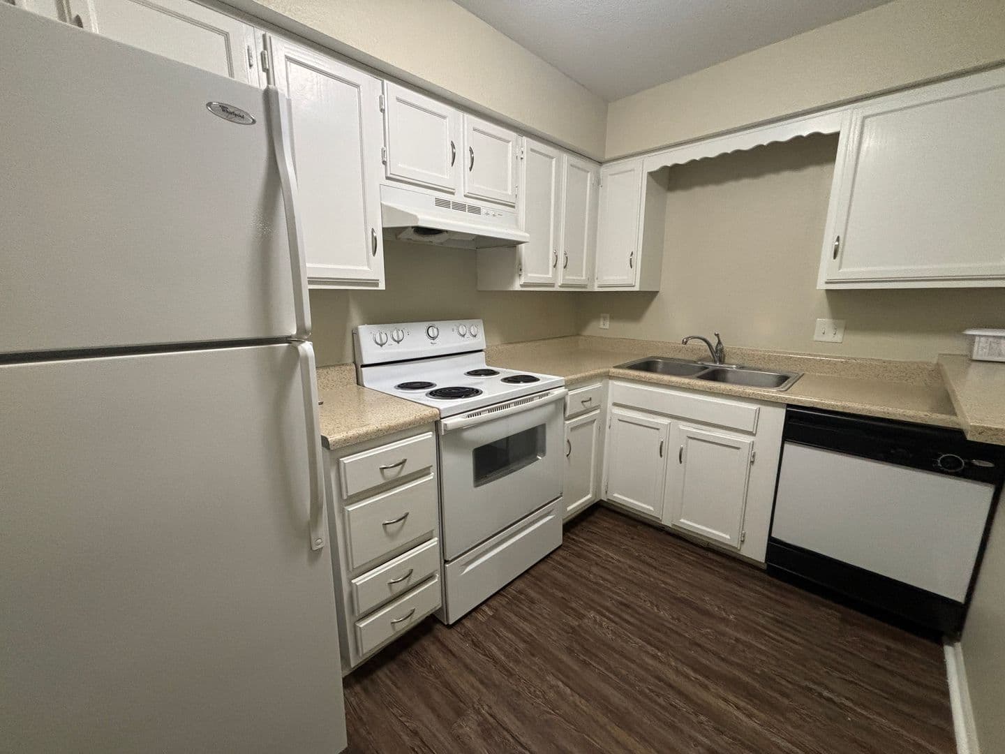 Overland Park Apartment: 7620 Shawnee Mission Pkwy