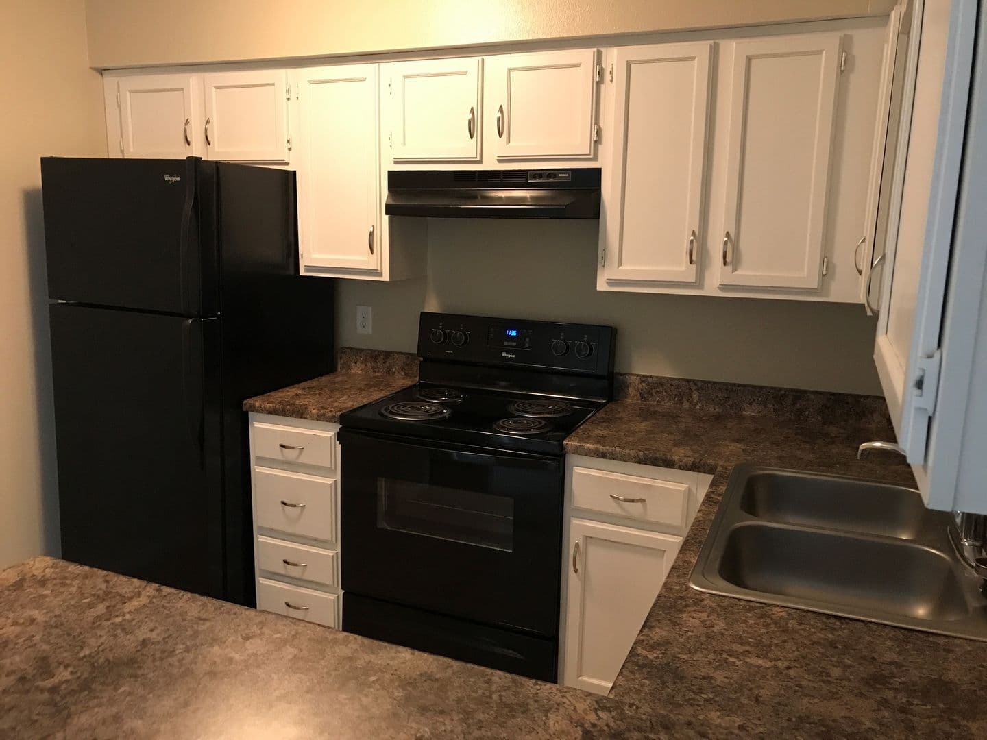Overland Park Apartment: 7620 Shawnee Mission Pkwy