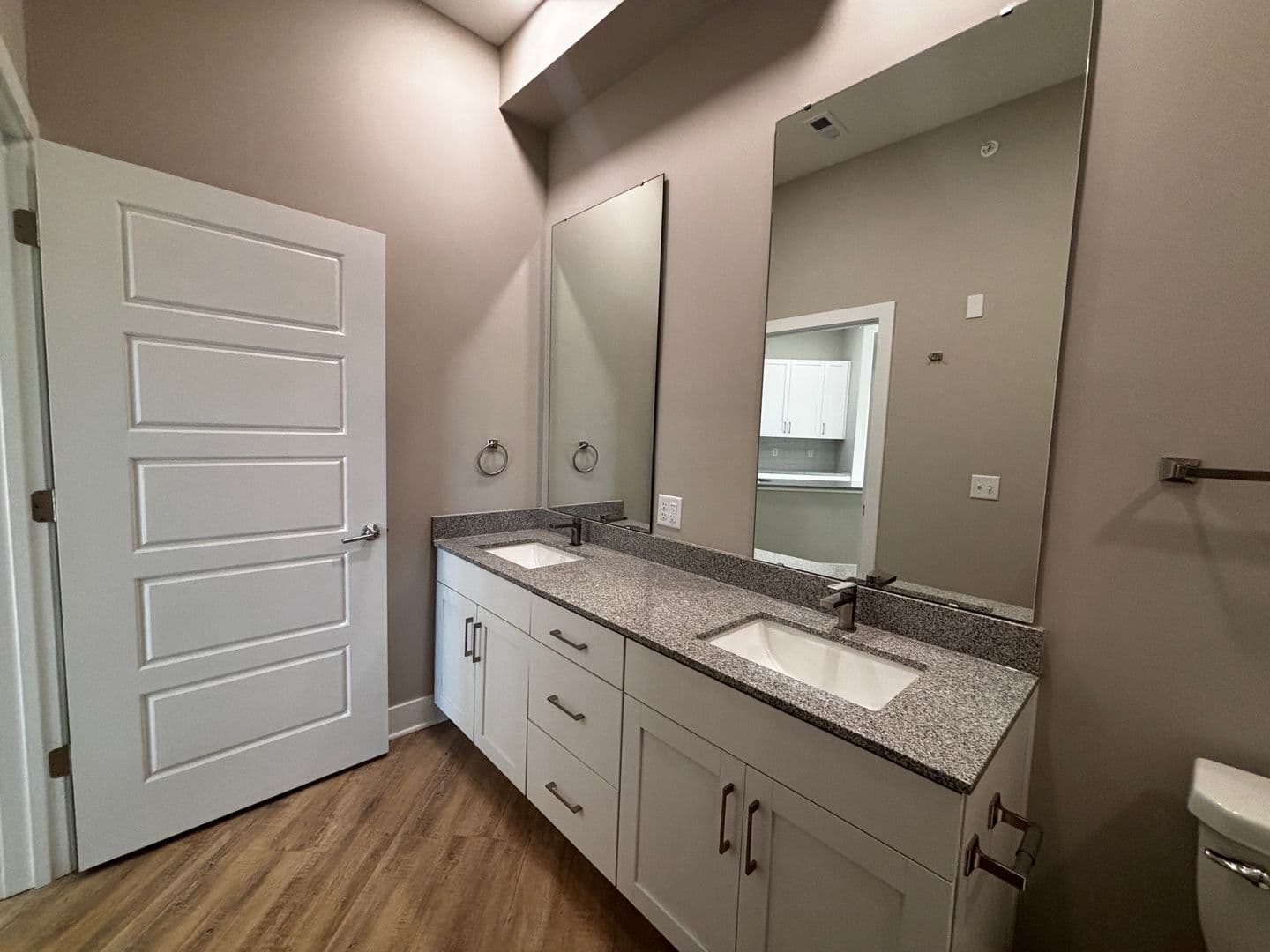 Mission Apartment: 5808 Nall Ave