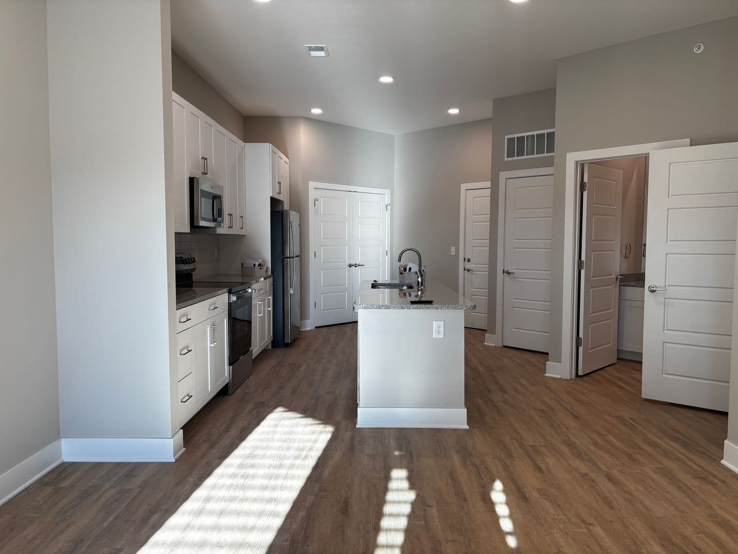 Mission Apartment: 5808 Nall Ave